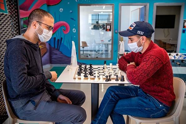 Study of Chess Players Reveal Mask-Wearers Make Poorer Decisions