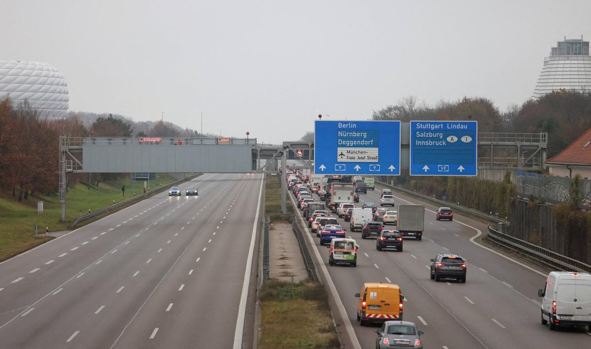 German Police Investigating Climate Activist Group for ‘Disruption of Public Services,’ Support of ‘Criminal Organization’