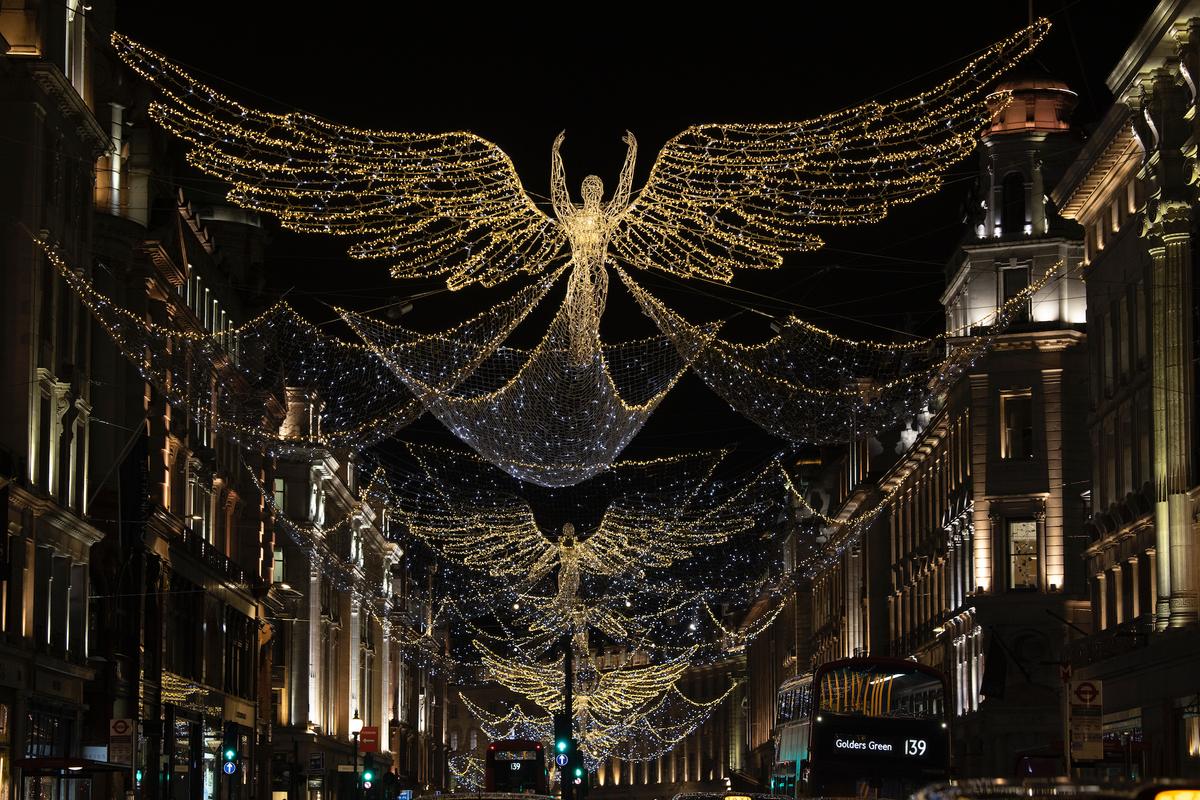 Christmas lights on Oxford Street in London, England. (Photo by Dan Kitwood/Getty Images)