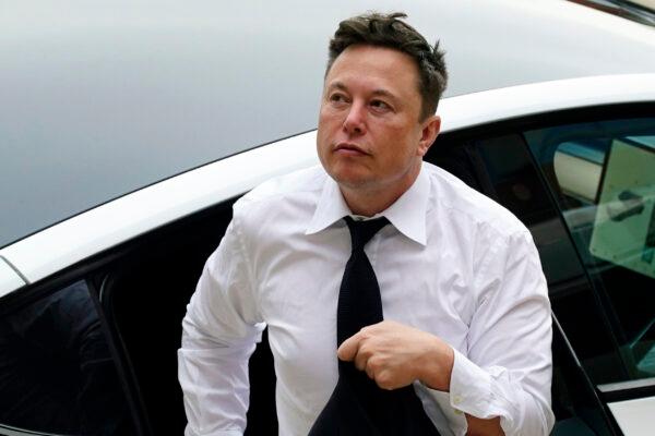 Elon Musk arrives at the justice center in Wilmington, Del., on July 13, 2021. (Matt Rourke/AP Photo)