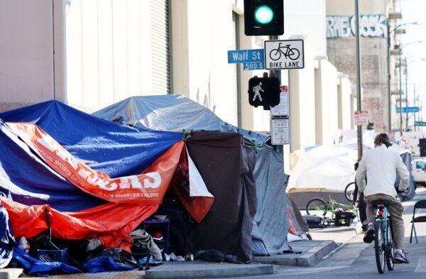 A homeless encampment lines a street in the Skid Row community in Los Angeles, Calif., on Dec. 14, 2022. (Mario Tama/Getty Images)