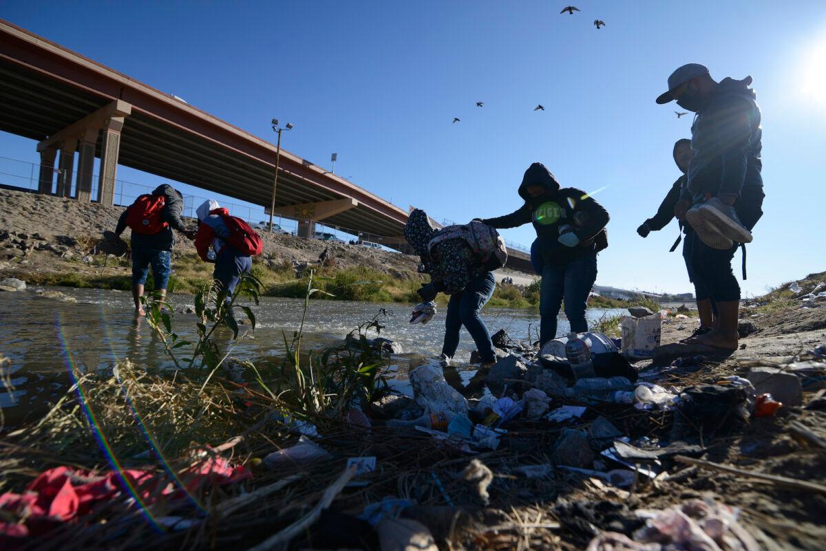 Illegal immigrants walk toward the U.S.-Mexico border in Ciudad Juárez, Mexico, on Dec. 14, 2022. (Christian Chavez/AP Photo)