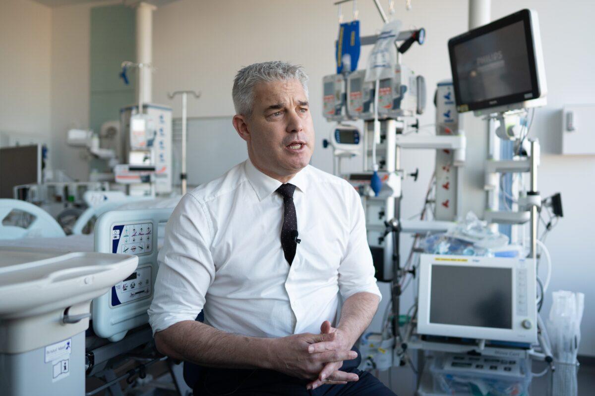 Health Secretary Steve Barclay during a visit to Chelsea and Westminster Hospital in London on Dec. 15, 2022. (Stefan Rousseau/PA Media)