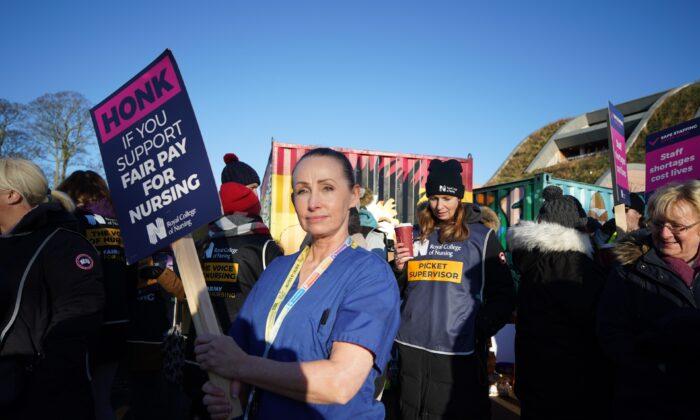 UK Nurses Hold Historic Strike as Government Rejects Pay Demand