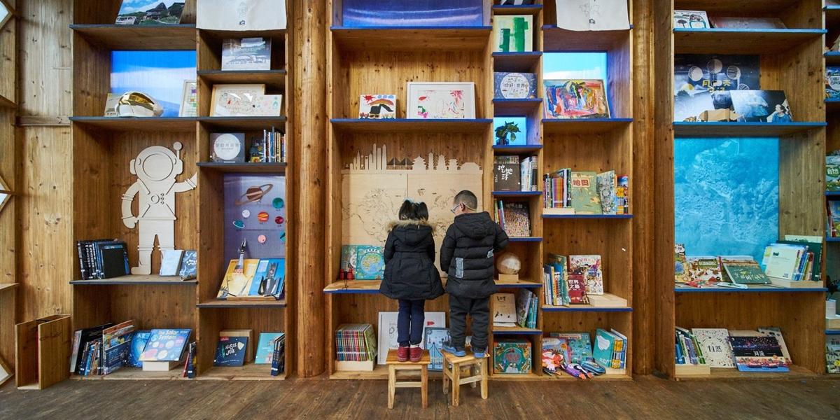 Two children look at books inside the ‘Pingtan Children’s library.’ Located in a Dong minority village, Pingtan township, Hunan province, China in an undated photo. (Courtesy of CUHK)