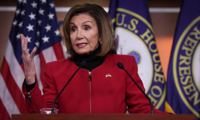 Pelosi Supports Adding TikTok Ban for US Government Devices to Funding Bill