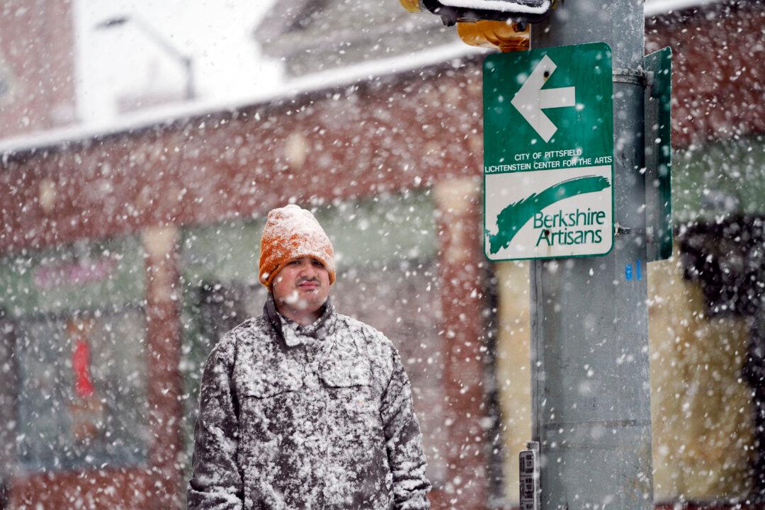 Snow Pummels Parts of Northeast; Thousands Without Power