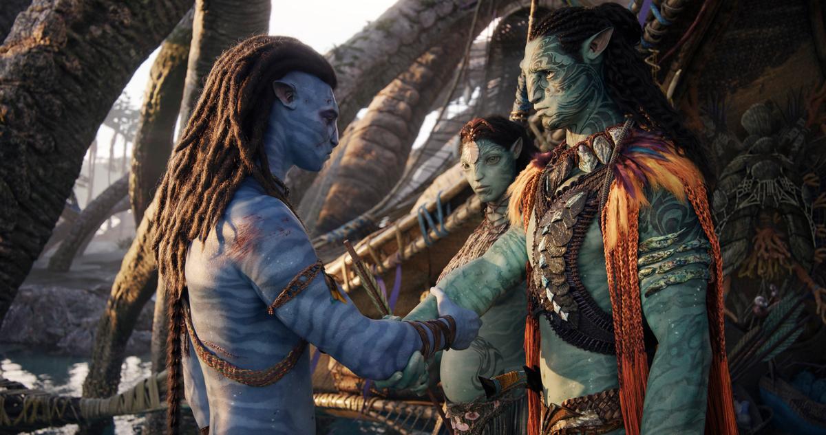 Two warrior chieftains meet: Jake Sully (Sam Worthington) greets Tonowari (Cliff Curtis), in "Avatar: The Way of Water." (20th Century Studios)
