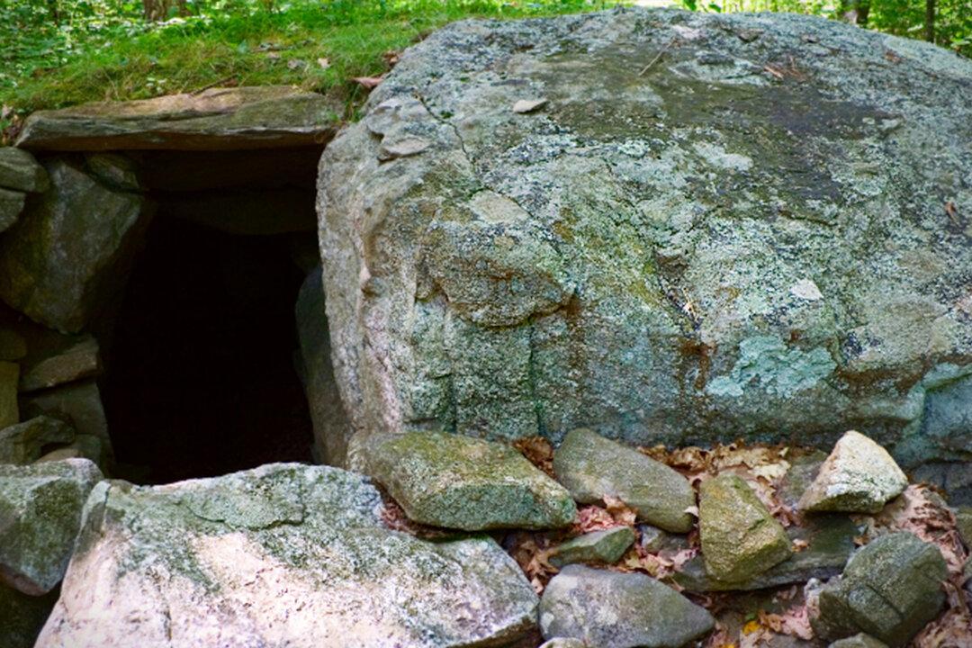 Archaeologists Find Stone Tools, Carbon Dating at ‘America’s Stonehenge’ From 1,000-4,000 B.C.—So Who Built It?