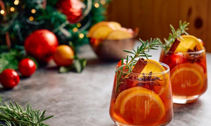 Christmas Cranberry Mocktail (Recipe)