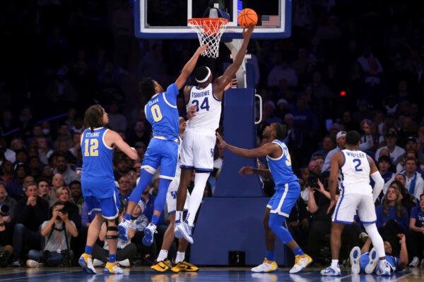 Kentucky forward Oscar Tshiebwe (34) attempts a layup during the second half of an NCAA college basketball game against UCLA in the CBS Sports Classic in New York on Dec. 17, 2022. (Julia Nikhinson/AP Photo)