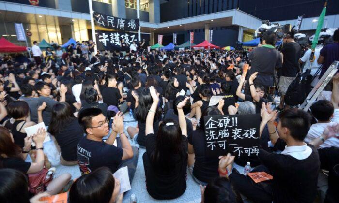Parents Need to Receive ‘National Education,’ Says Hong Kong Education Bureau