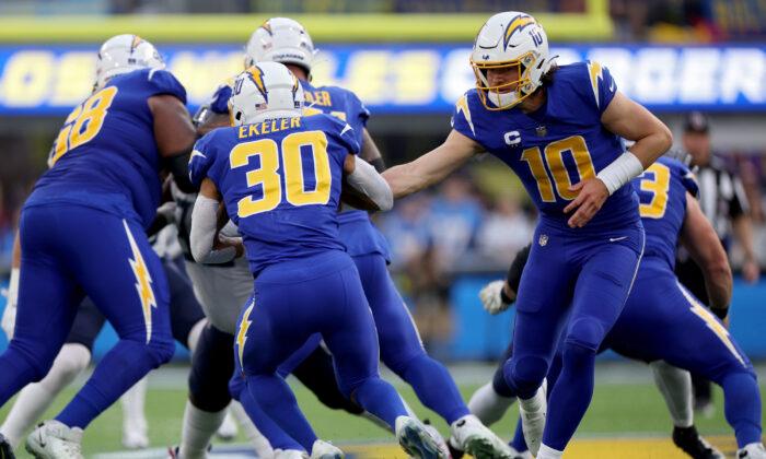 Chargers Hand Titans Fourth Straight Loss on Late Field Goal 17–14