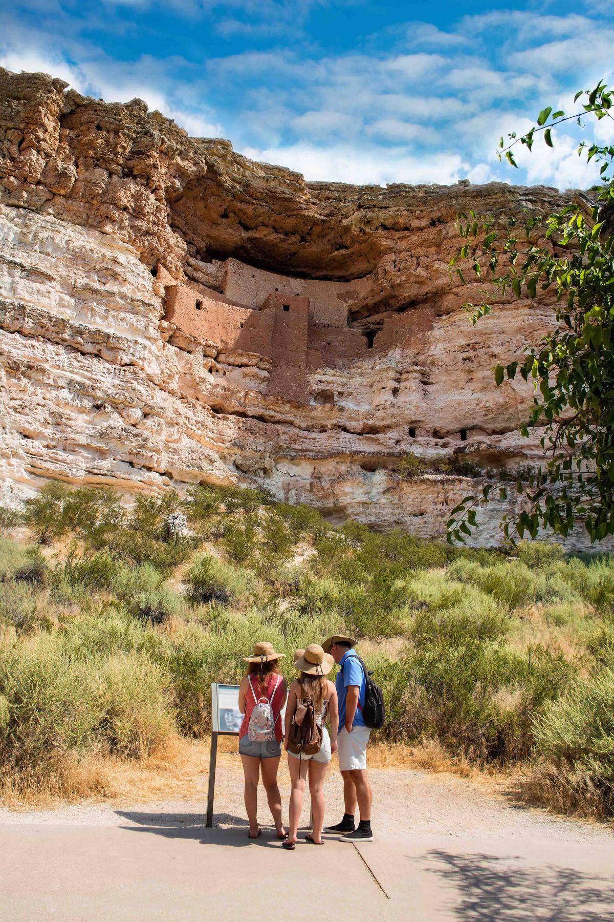 A family on a sightseeing trip to Montezuma Castle in Verde Valley, Arizona. (Margaret.Wiktor/Shutterstock)