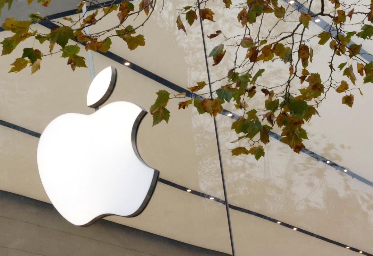 Apple Loses $1 Trillion in Market Value in a Year