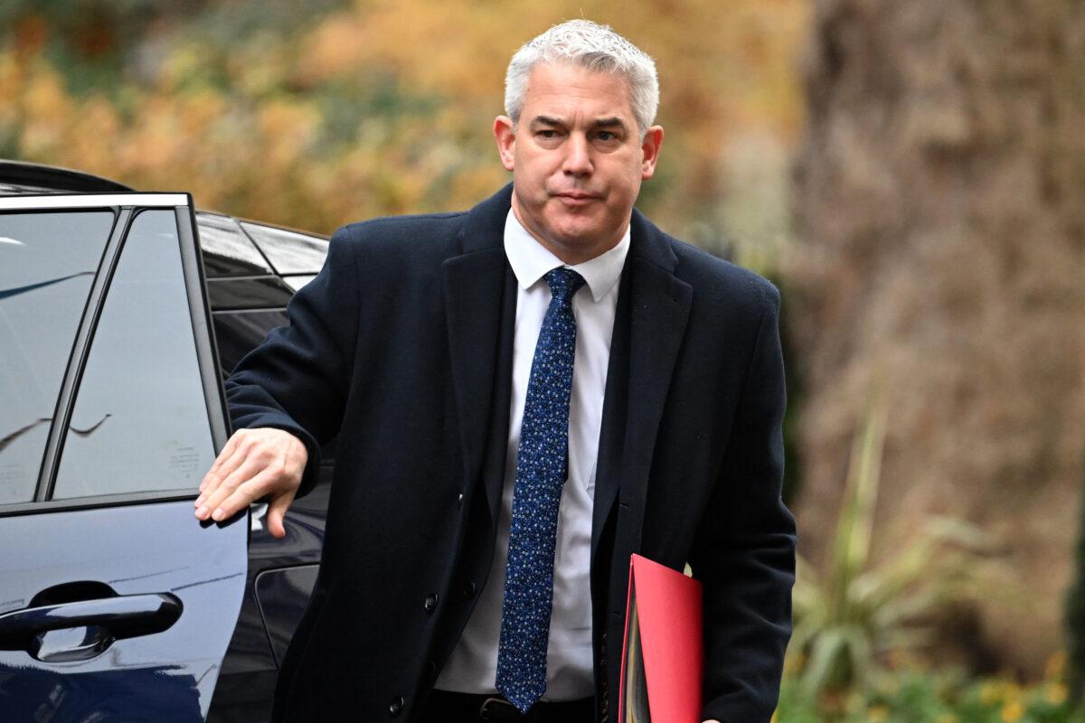 Health Secretary Steve Barclay arrives in Downing Street ahead of a Cabinet meeting at 10 Downing Street in London on Dec. 13, 2022. (Photo by Leon Neal/Getty Images)
