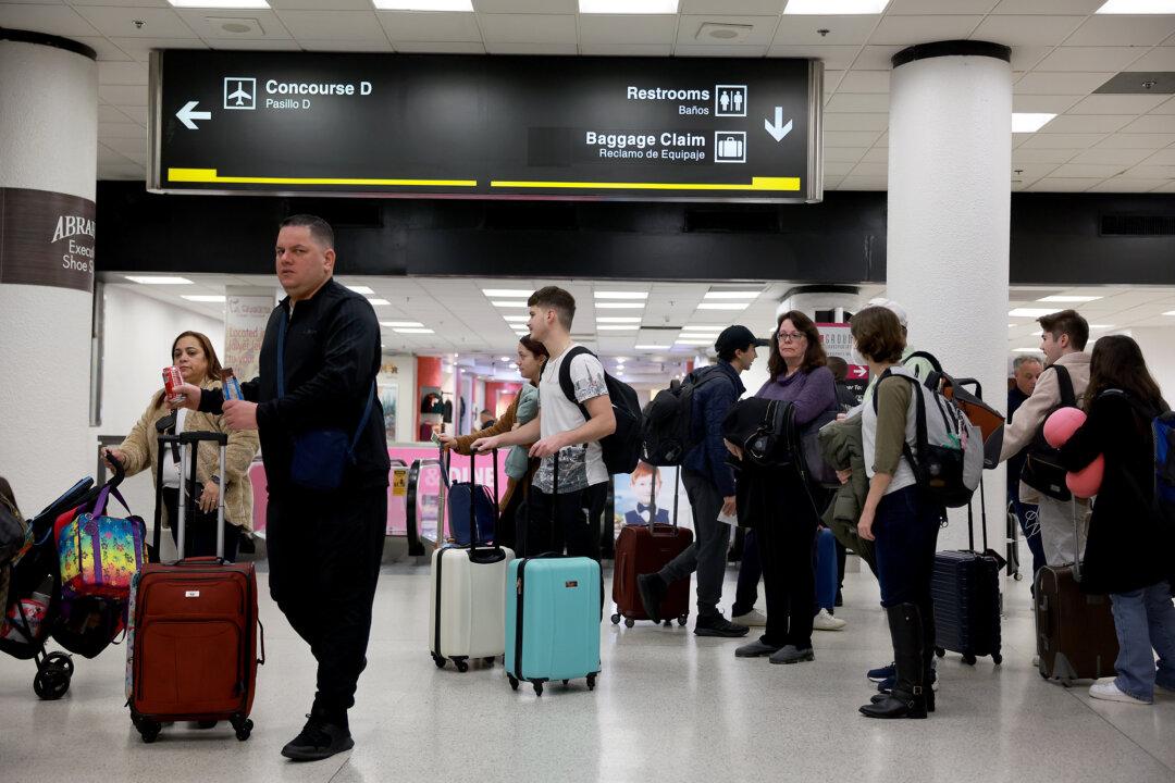 TSA Quietly Extends COVID-19 Vaccine Requirement to Enter US