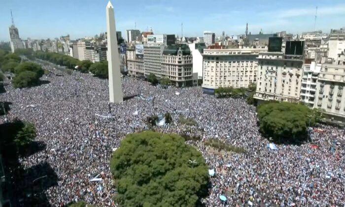Argentines Welcome Their Team After Winning the FIFA World Cup
