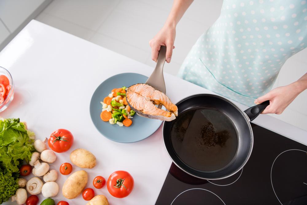 Learning how to cook can be a fun winter hobby that also keeps you well-fed. (Roman Samborskyi/Shutterstock)