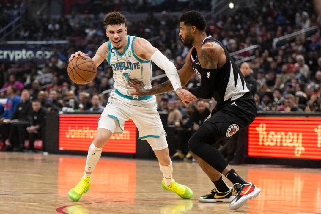 At Full Health, Clippers Beat Hornets for 10th Straight Time