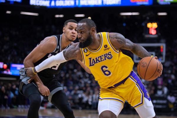 Los Angeles Lakers forward LeBron James (6) drives past Sacramento Kings forward Keegan Murray (13) during the second half in an NBA basketball game in Sacramento, Calif., on Dec. 21, 2022. (José Luis Villegas/AP Photo)