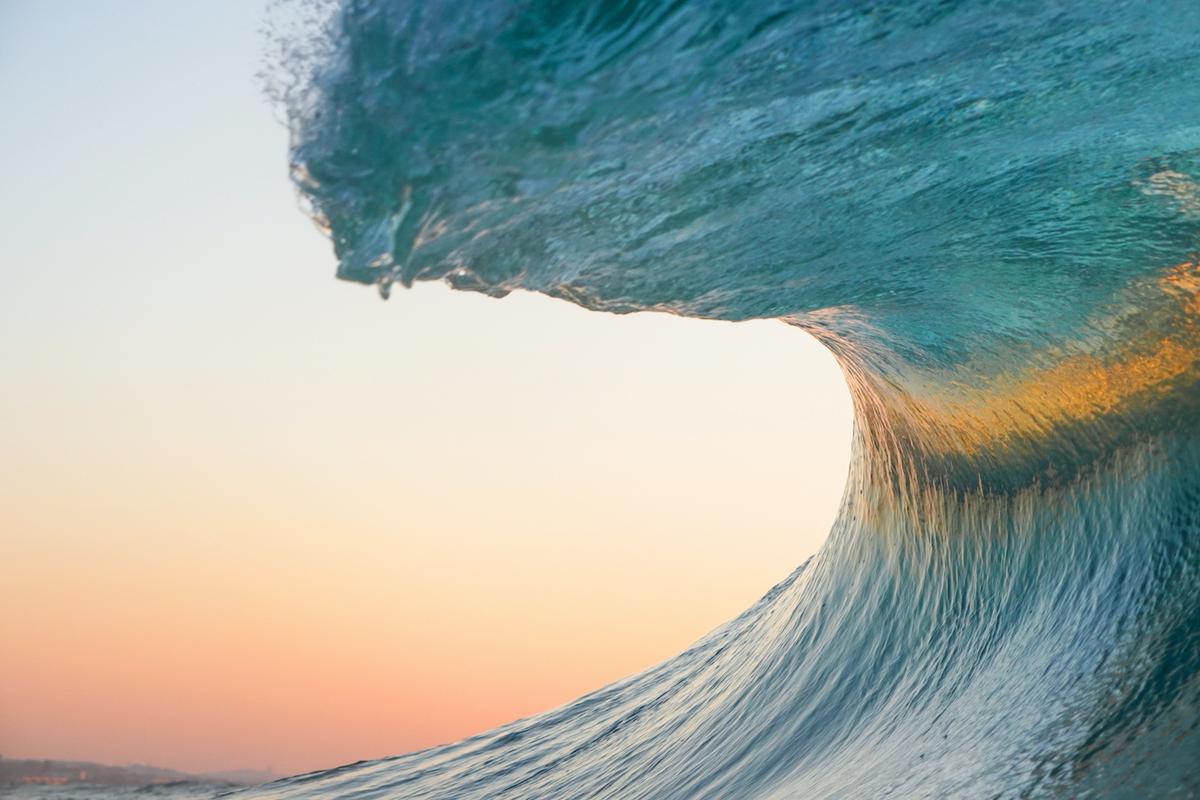 A turquoise wave stands frozen in time thanks to Terence Pieters's photography. (Courtesy of <a href="https://www.instagram.com/orangerocks.za/">Terence Pieters</a>)