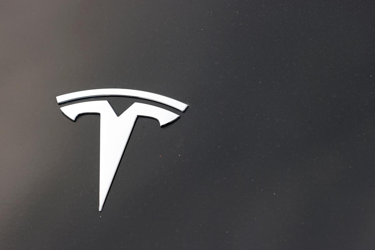 US Probing Automated Driving System Use in 2 Tesla Crashes