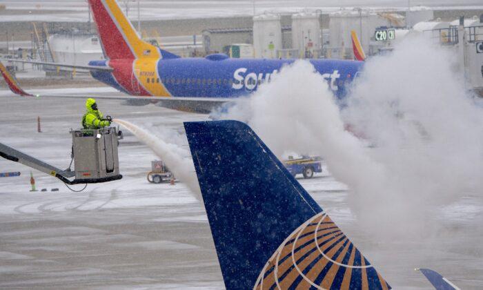 Airlines Scrap 4,400 US Flights as Winter Storm Disrupts Holiday Travel