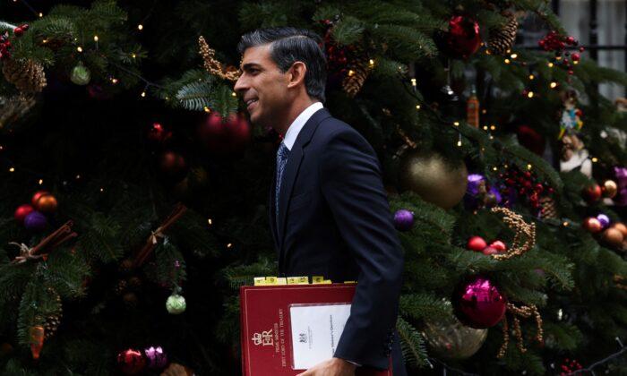 UK’s Sunak Sends Christmas Thanks to Public Servants as Strikes Continue
