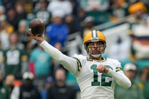 Green Bay Packers quarterback Aaron Rodgers (12) passes during the first half of an NFL football game against the Miami Dolphins in Miami Gardens, Fla., on Dec. 25, 2022. (Jim Rassol/AP Photo)