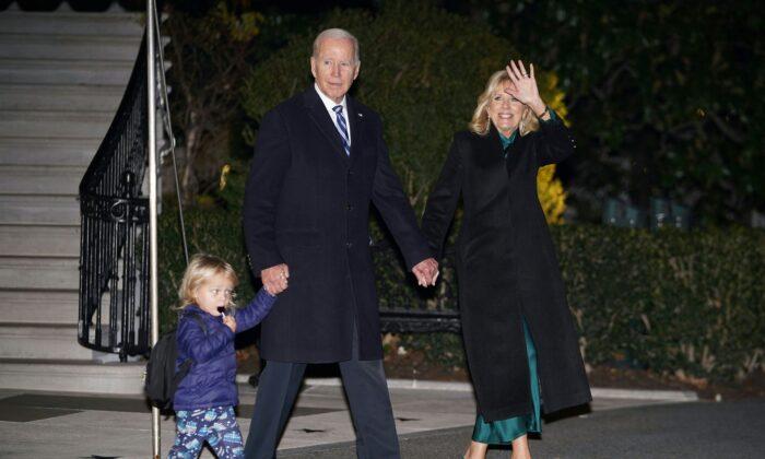 Biden, First Lady Thank Service Members in Christmas Calls