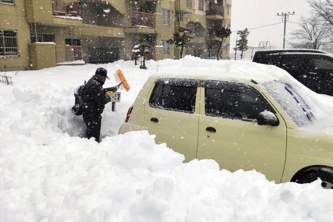 Heavy Snow in Japan Leaves 17 Dead, Dozens Injured