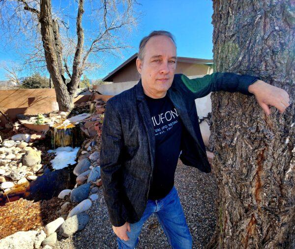Documentary filmmaker Ron James, public relations director for the Mutual UFO Network (MUFON), talks about the origin of UFOs in Sedona, Ariz., on Dec. 17, 2022. (Allan Stein/The Epoch Times)