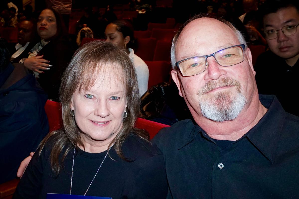 Couple Celebrates Anniversary by Experiencing Shen Yun