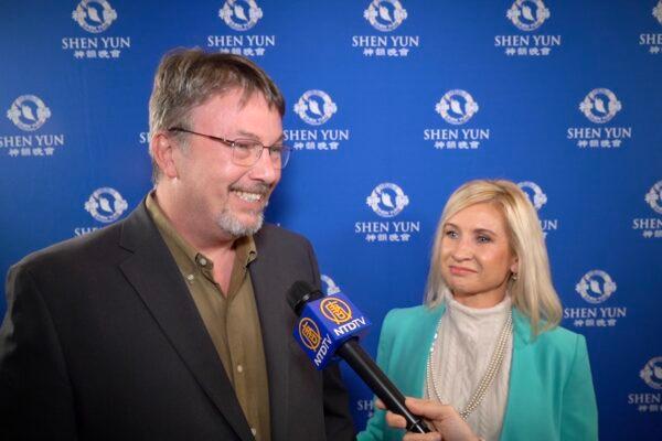 Dan Wilson and Sasha Lewis at the Dec. 26, 2022, evening performance of Shen Yun Performing Arts at the Atlanta Symphony Hall. (NTD Television)