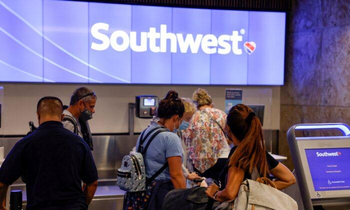 Transportation Department to Probe ‘Unacceptable’ Cancellations From Southwest Airlines