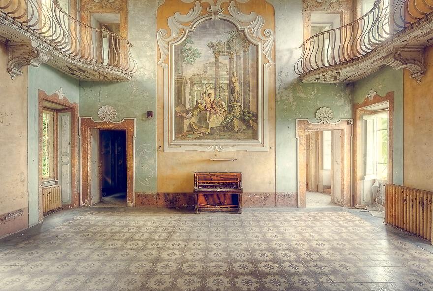 Villa Sbertoli in Pistoia, Italy, photographed in 2015. (Courtesy of <a href="https://romanrobroek.nl/">Roman Robroek Photography</a> and <a href="https://www.instagram.com/romanrobroek/">@romanrobroek</a>)