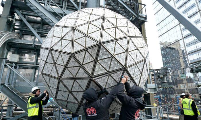 ‘Gift of Love’ Waterford Crystals Placed on Times Square New Year’s Eve Ball