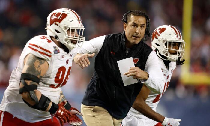 Wisconsin Runs Over Oklahoma State in Guaranteed Rate Bowl