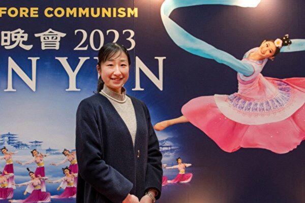 Ms. Araki Maasa, a former Japanese rhythmic gymnastics athlete, attends Shen Yun Performing Arts at the Fukuoka Sunpalace Hotel & Hall, Japan, on Dec. 29, 2022. (Niu Bin/The Epoch Times)