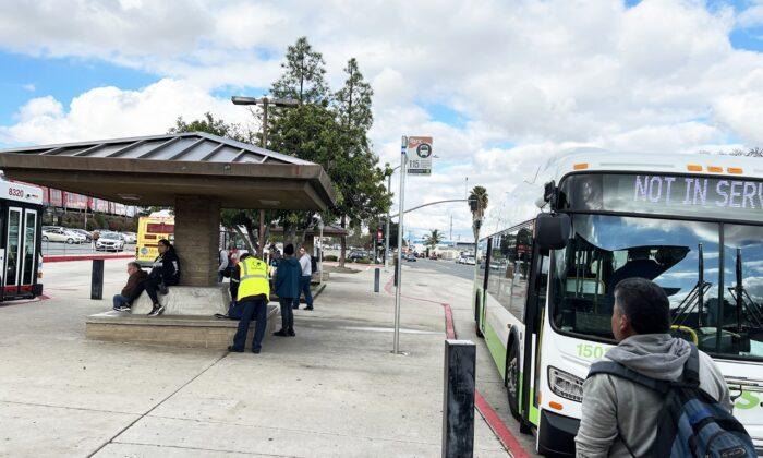 Hundreds of Illegal Immigrants Dropped Off at San Diego Bus Stops: Supervisor