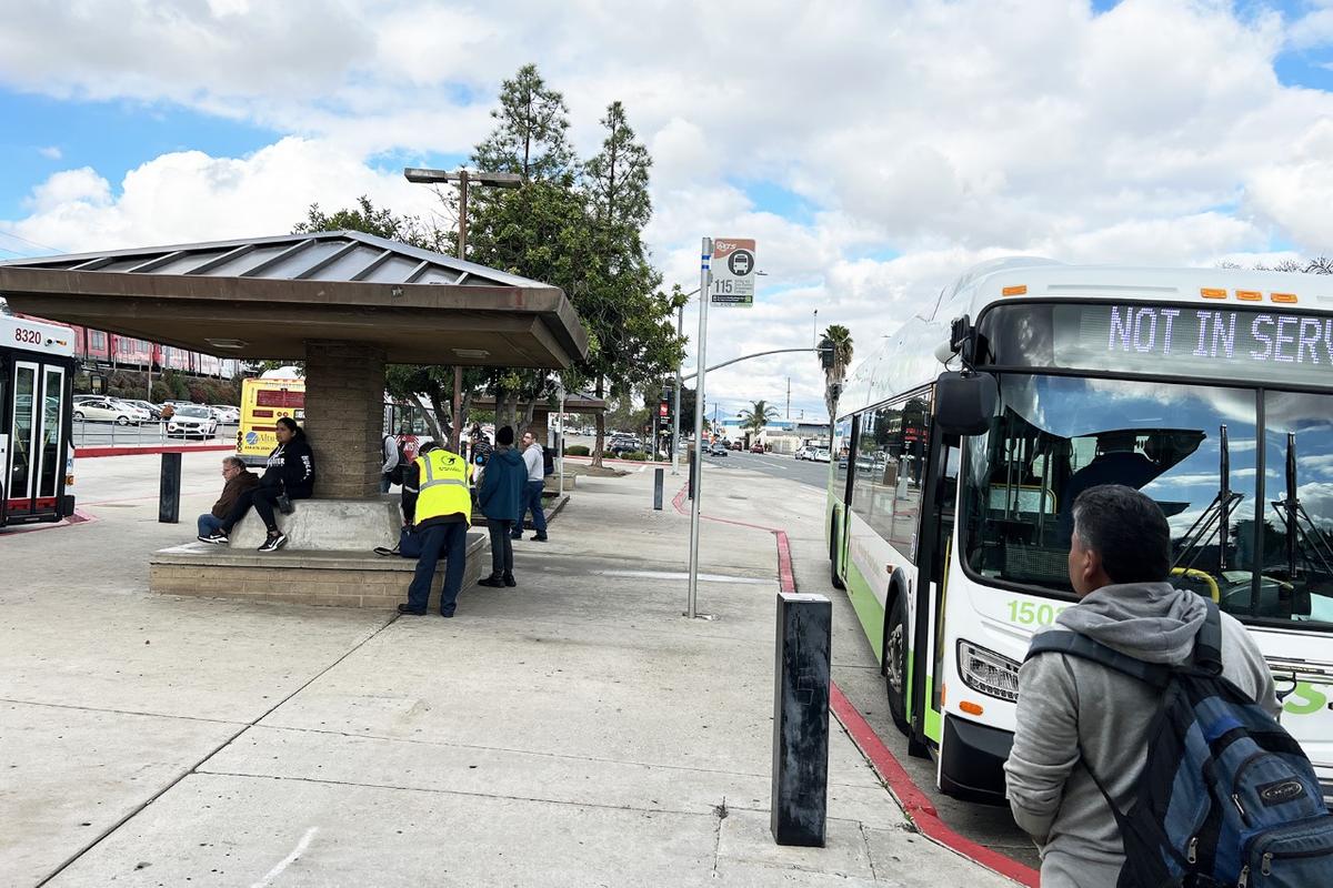 Hundreds of Illegal Immigrants Dropped Off at San Diego Bus Stops: Supervisor