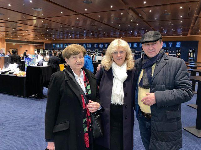 Painter Mariusz Poczatenko with his wife Bärbel Schwenzer and his mother at the Theater am Potsdamer Platz in Berlin, Dec. 28, 2022. (The Epoch Times)