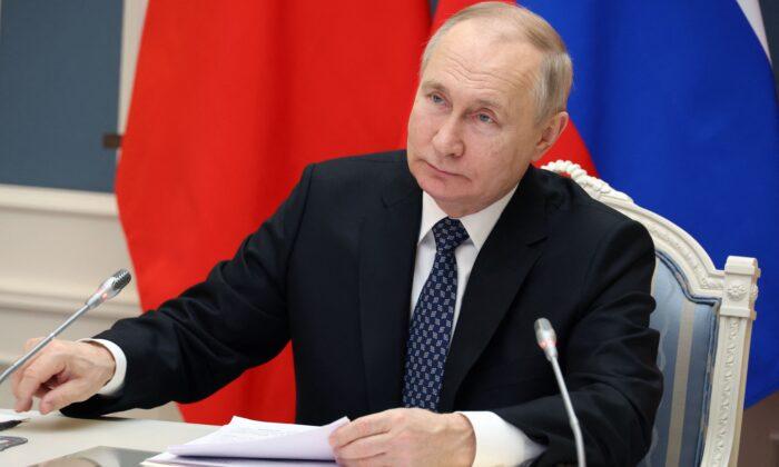 Putin Orders 36-Hour Christmas Ceasefire, Ukraine Rejects It
