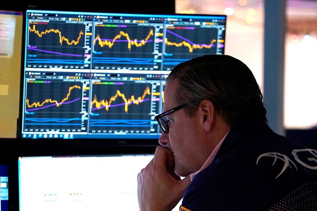 Leading US Economic Indicator Falls for 10th Straight Month, Suggesting Recession Soon