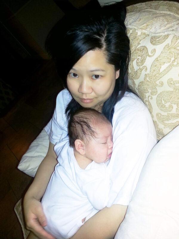 Cindy Herrick and her one-month-old son in Arizona, 2012. (Courtesy of Cindy Herrick)