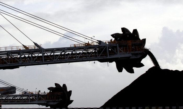 Coal, Gas Lead 2022 Commodities Rally; Recession Clouds New Year
