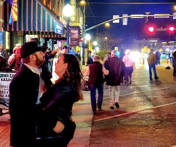 Hugs and kisses were contagious in the last few hours before midnight on New Year's Eve in Prescott, Ariz., on Dec. 31, 2022. (Allan Stein/The Epoch Times)