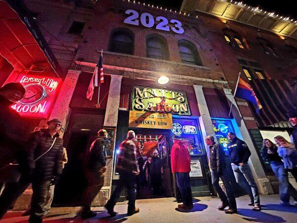 The vibrant nightlife in downtown Prescott, Ariz., drew hundreds from across the southwest region during the annual New Year's Eve Boot Drop on Dec. 31, 2022. (Allan Stein/The Epoch Times)