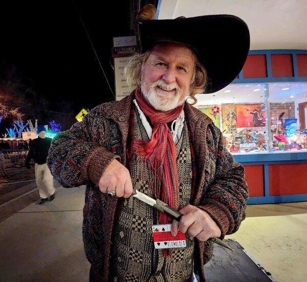 Street magician Captain S. Rokk plays the role on New Year's Eve in Prescott, Ariz., on Dec. 31, 2022. (Allan Stein/The Epoch Times)